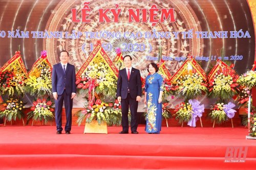 L_nh =_o B_ Lao =_ng th&sup2;)ng binh va x_ h_i ch&middot;c m_ng Nha tr&sup2;_ng.jpg